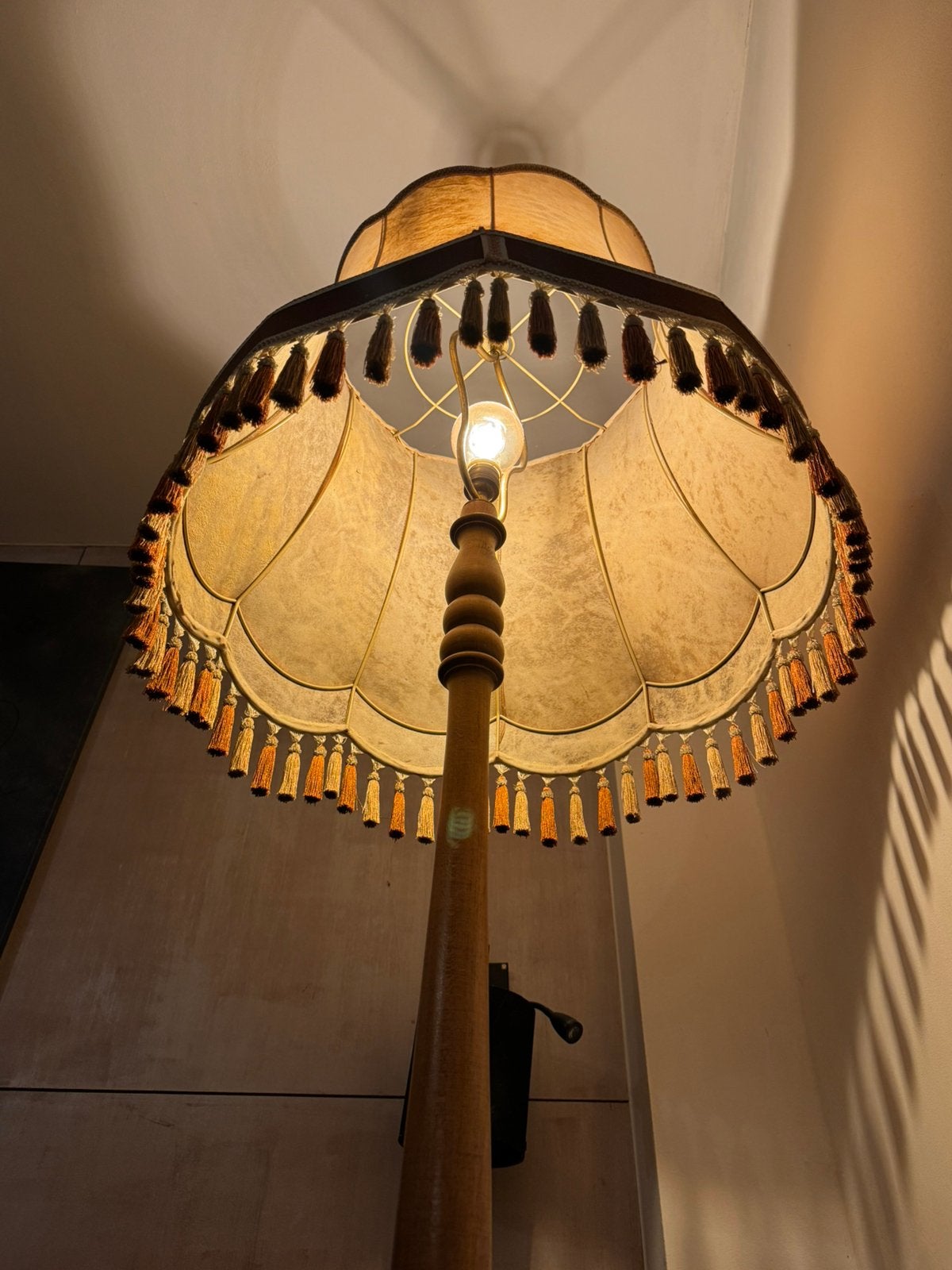 Lamp - bijzettafeltje Vintage Lamp met kap Houten tafeltje, Huis en Inrichting, Ophalen, Zo goed als nieuw, Hout