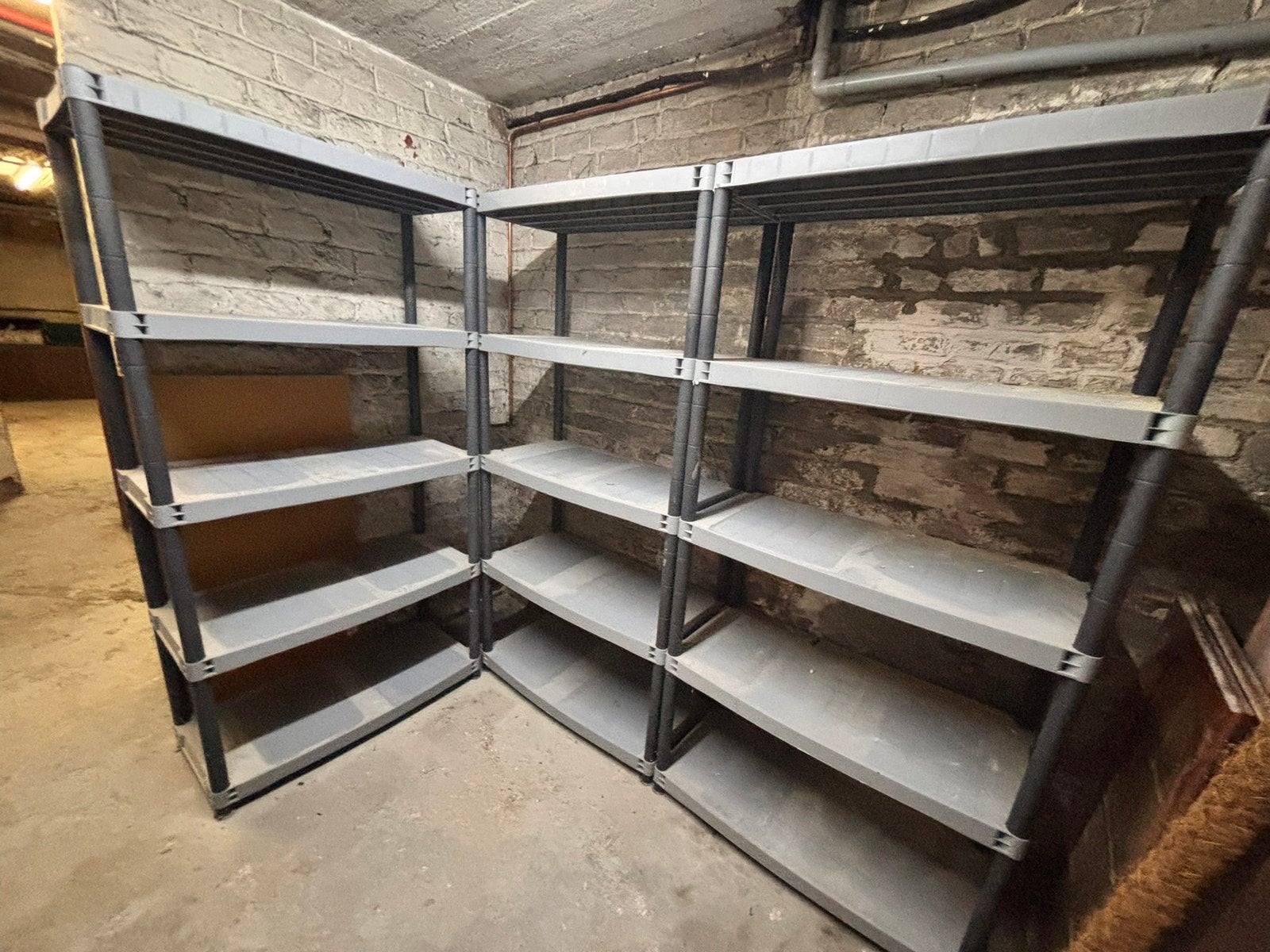 3 etageres en plaqtique soludes et en parfait etat, Enlèvement, Comme neuf