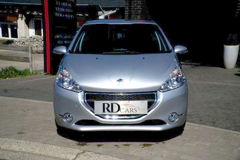 PEUGEOT 208 1600HDI 78819KM GARANTIE 1 JAAR, Auto's, Voorwielaandrijving, Euro 5, Stof, Zwart