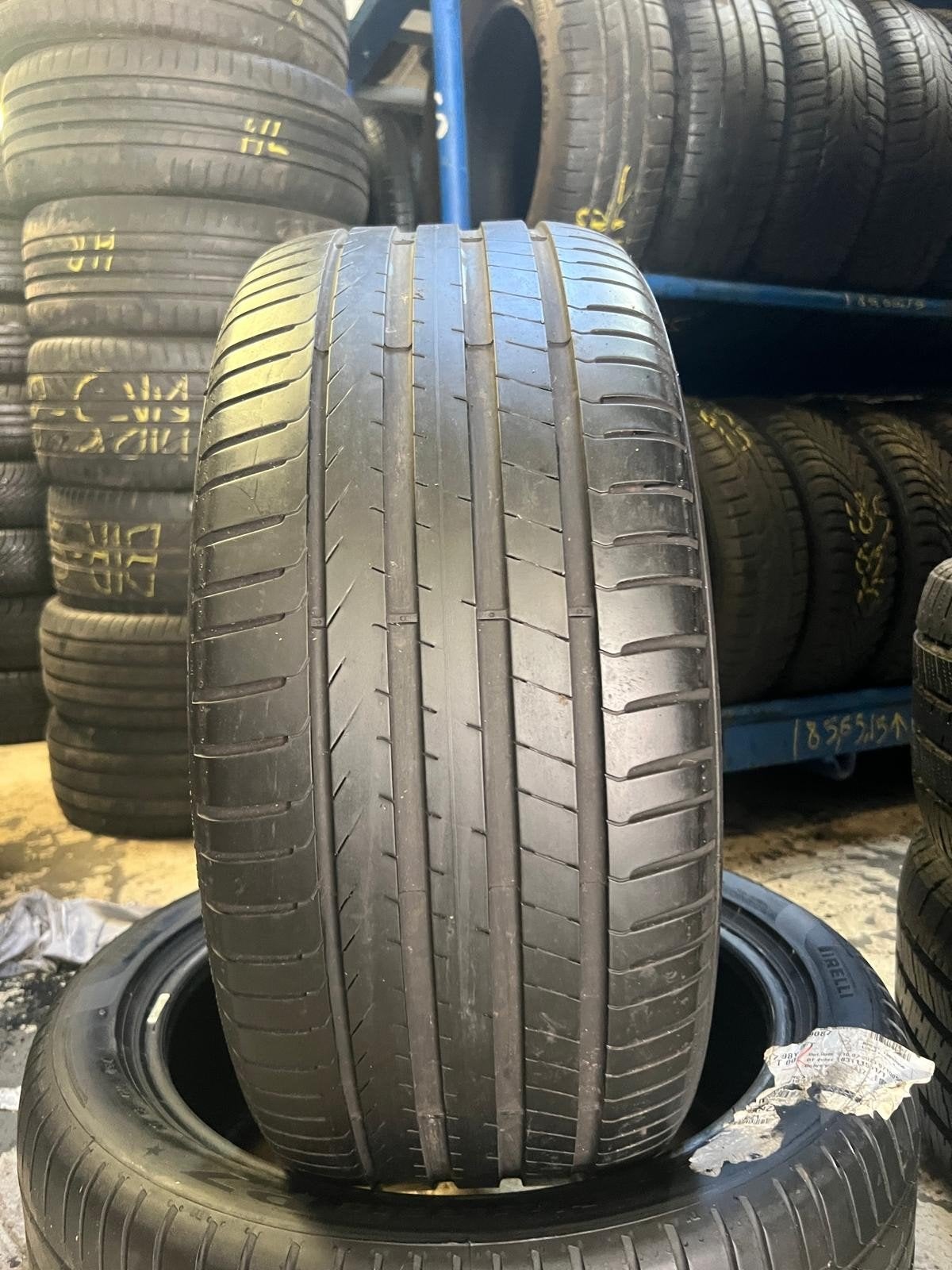 255 40 18 pirelli avec montage et équilibrage, Enlèvement