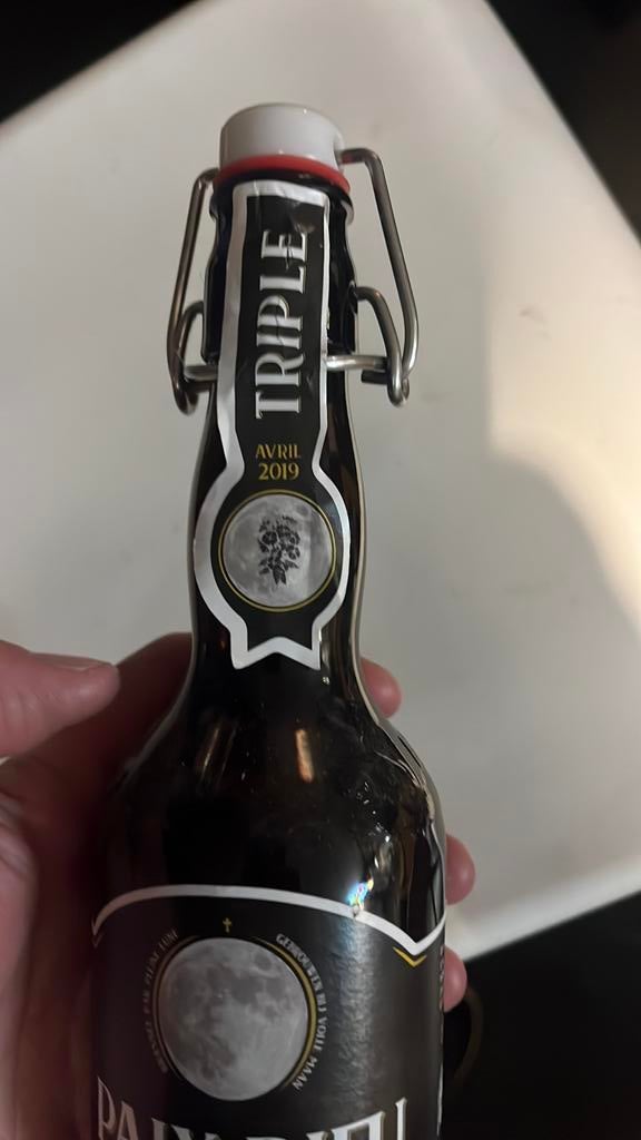 Paix Dieu oude volle flesjes met 1 blue moon, Verzamelen, Biermerken, Ophalen of Verzenden, Zo goed als nieuw, Flesje(s)