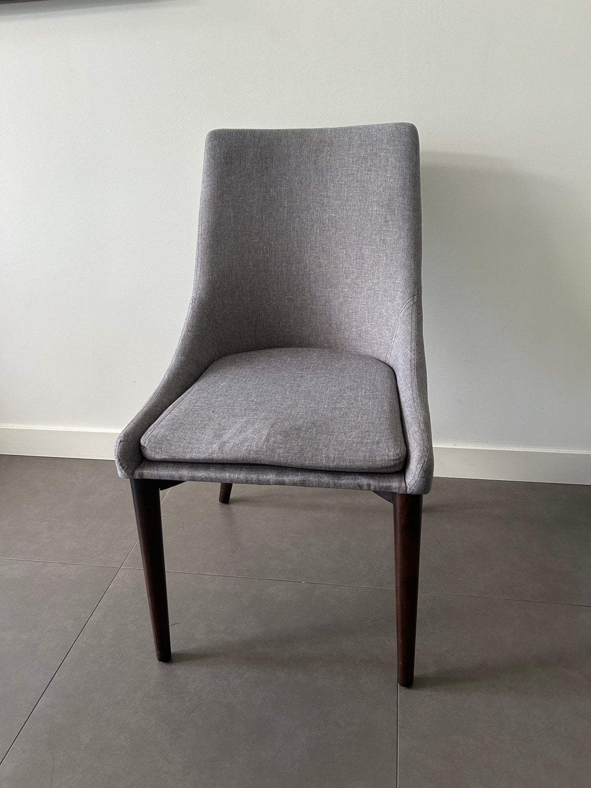 8 stijlvolle eetkamerstoelen grijze stof donkerhouten poten, Huis en Inrichting, Stoelen, Ophalen, Gebruikt, Grijs, Stof
