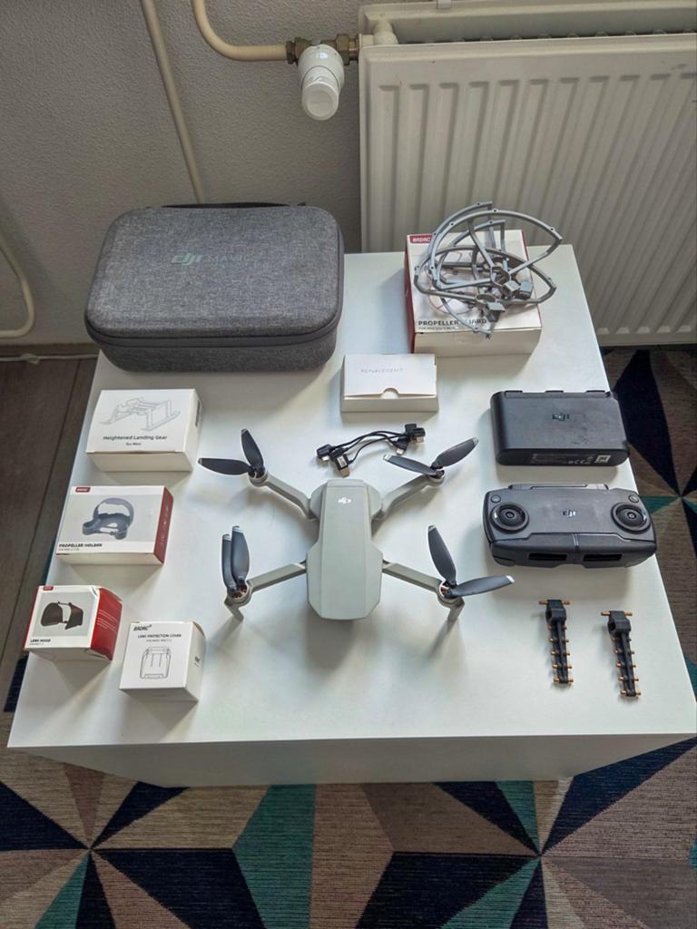 Dji Mavic Mini avec accessories, Drone avec caméra, Stabilisateur (gimbal), Moins de 250 g, 1 à 5 km