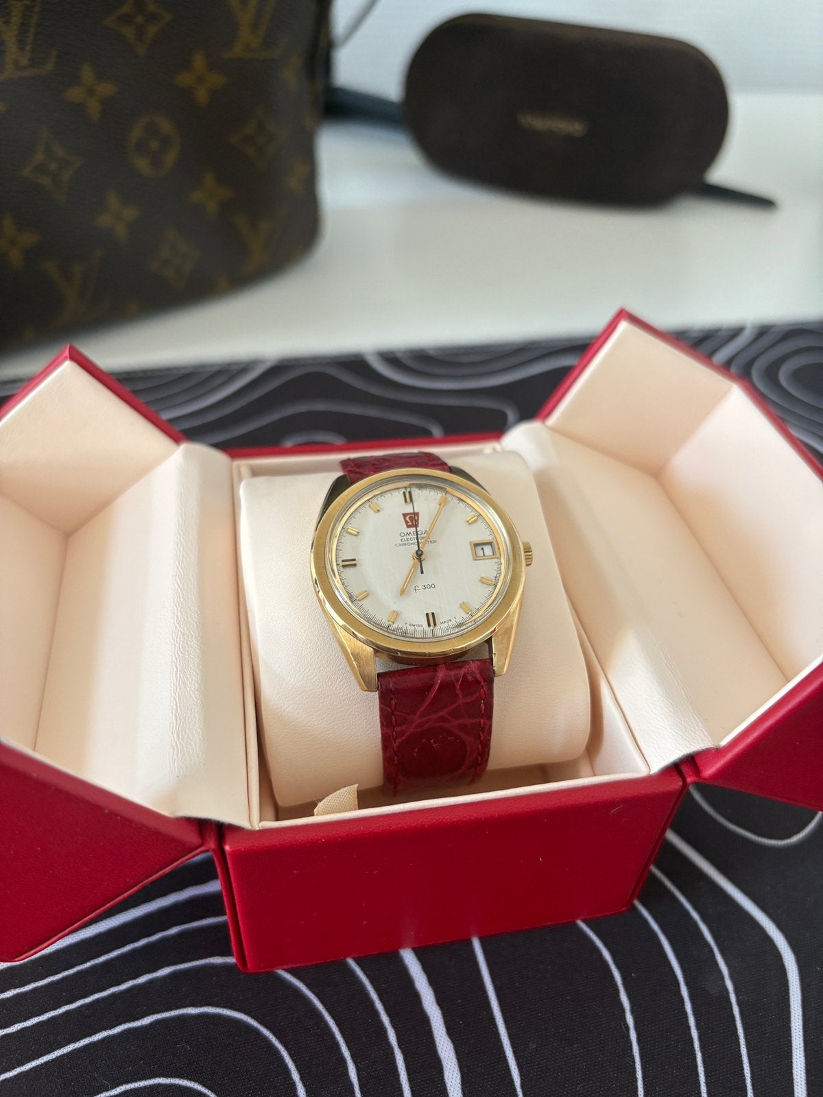 Chronomètre électronique Omega f300 — Vintage, Montre-bracelet, Cuir, Enlèvement, Omega