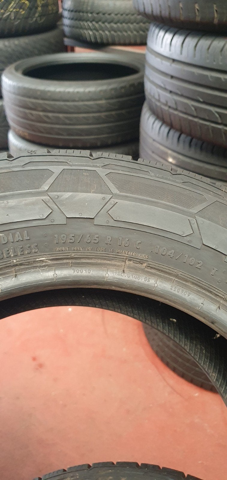 195/65R16C CONTINENTAL top qualité avec montage et équilibra, Autos : Pièces & Accessoires, Enlèvement, Utilisé