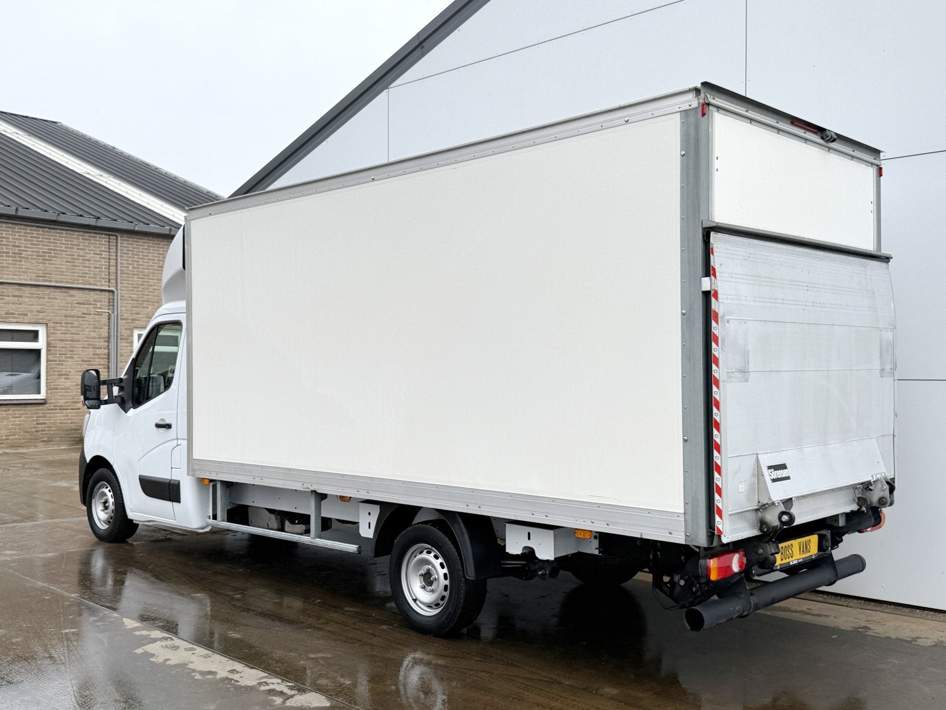 Renault Master 2.3 DCI 145PK Laadklep Bakwagen LED Airco Cru, Auto's, Bestelwagens en Lichte vracht, Gebruikt, Zwart, 4 cilinders