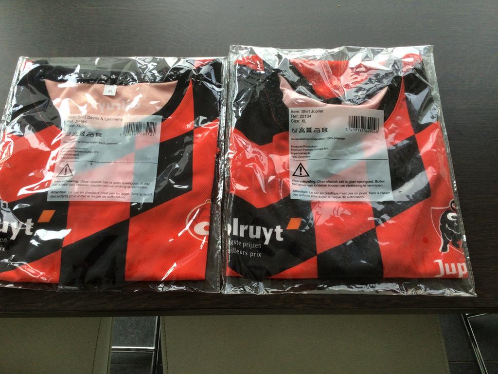 2 nouveaux t-shirts Jupiler XL, Vêtements | Hommes, Enlèvement, Neuf