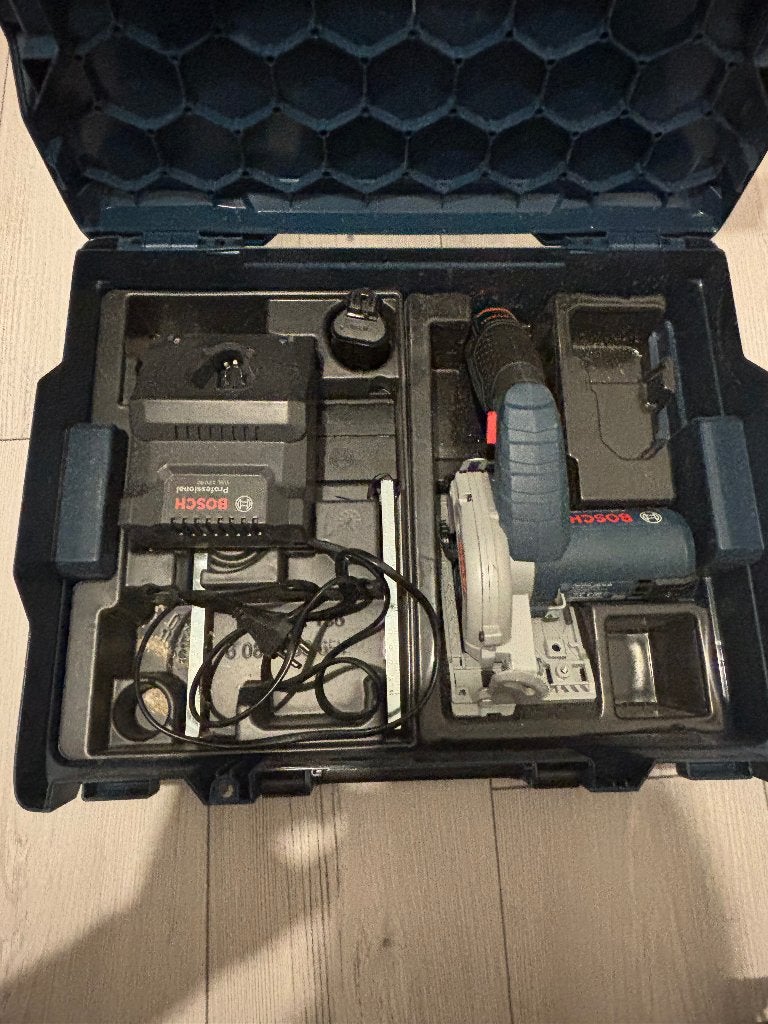 Kit Bosch GKS 12V-26 + 2 batteries, Bricolage & Construction, Enlèvement ou Envoi, Comme neuf, Scie, Bosch