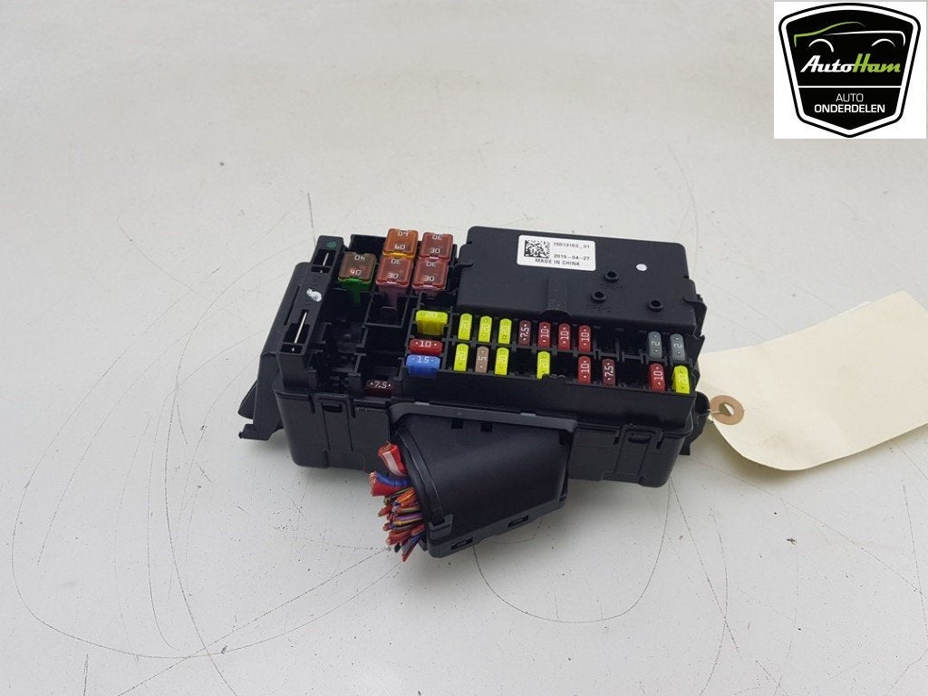 BOITIER FUSIBLES Opel Astra K (01-2015/12-2022) (|15513163|), Dhr. J. Ham, Administratie@autoham.nl, Opel, Utilisé