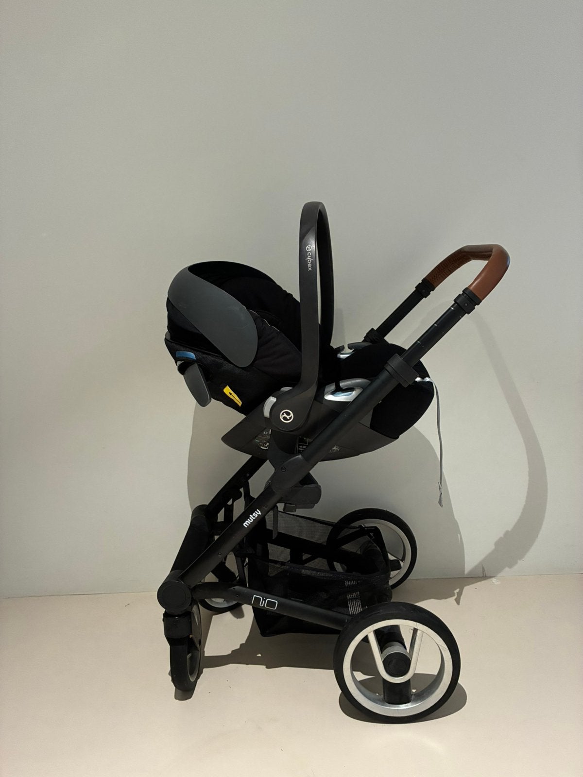 Mutsy Nio 3-in-1 kinderwagen complete set + Extra's, Met autostoeltje, Zo goed als nieuw, Mutsy, Ophalen