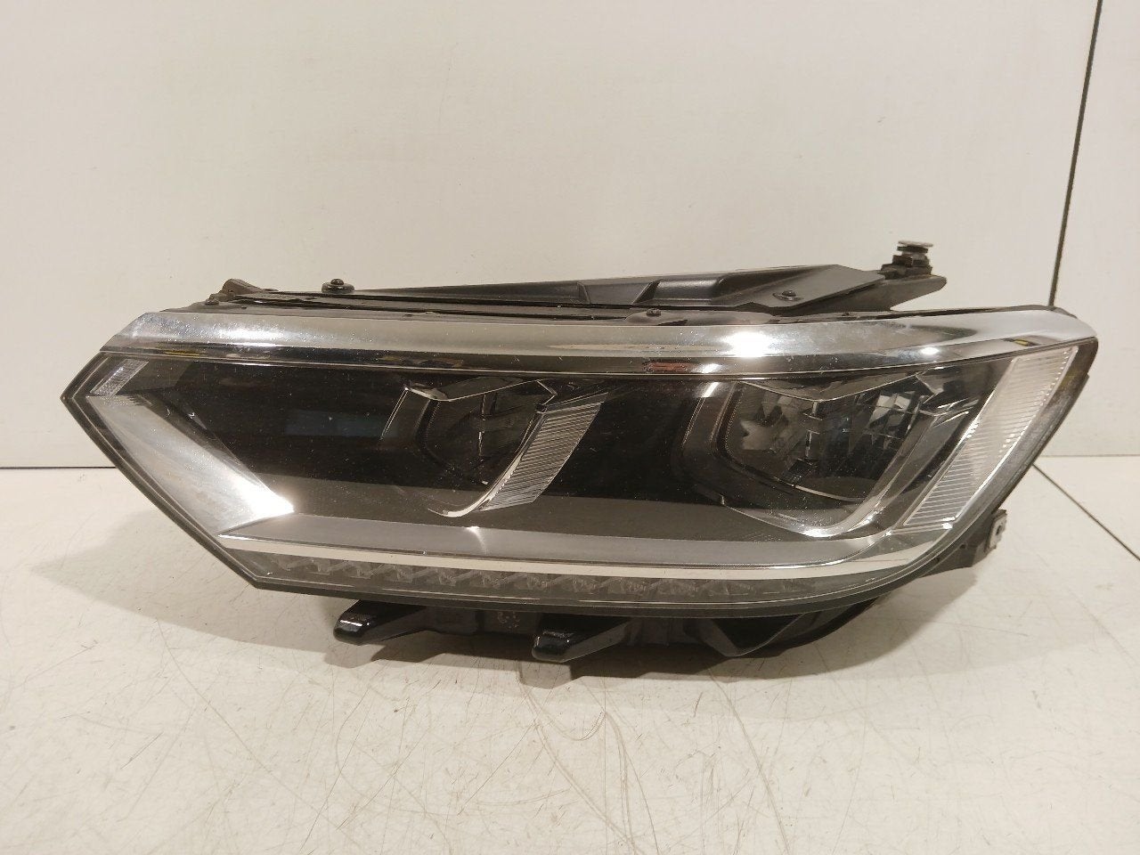 Koplamp links Volkswagen Passat, Onderdelen@venauto.nl, Van der Ven Autorecycling B.V., Gebruikt, Ettenseweg 76, 4706 PB Roosendaal, The Netherlands