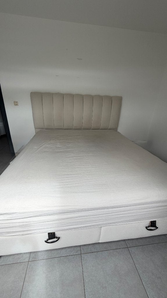 Lit box avec matelas 180x200cm, Maison & Meubles, Chambre à coucher | Lits boxsprings, Enlèvement, Beige