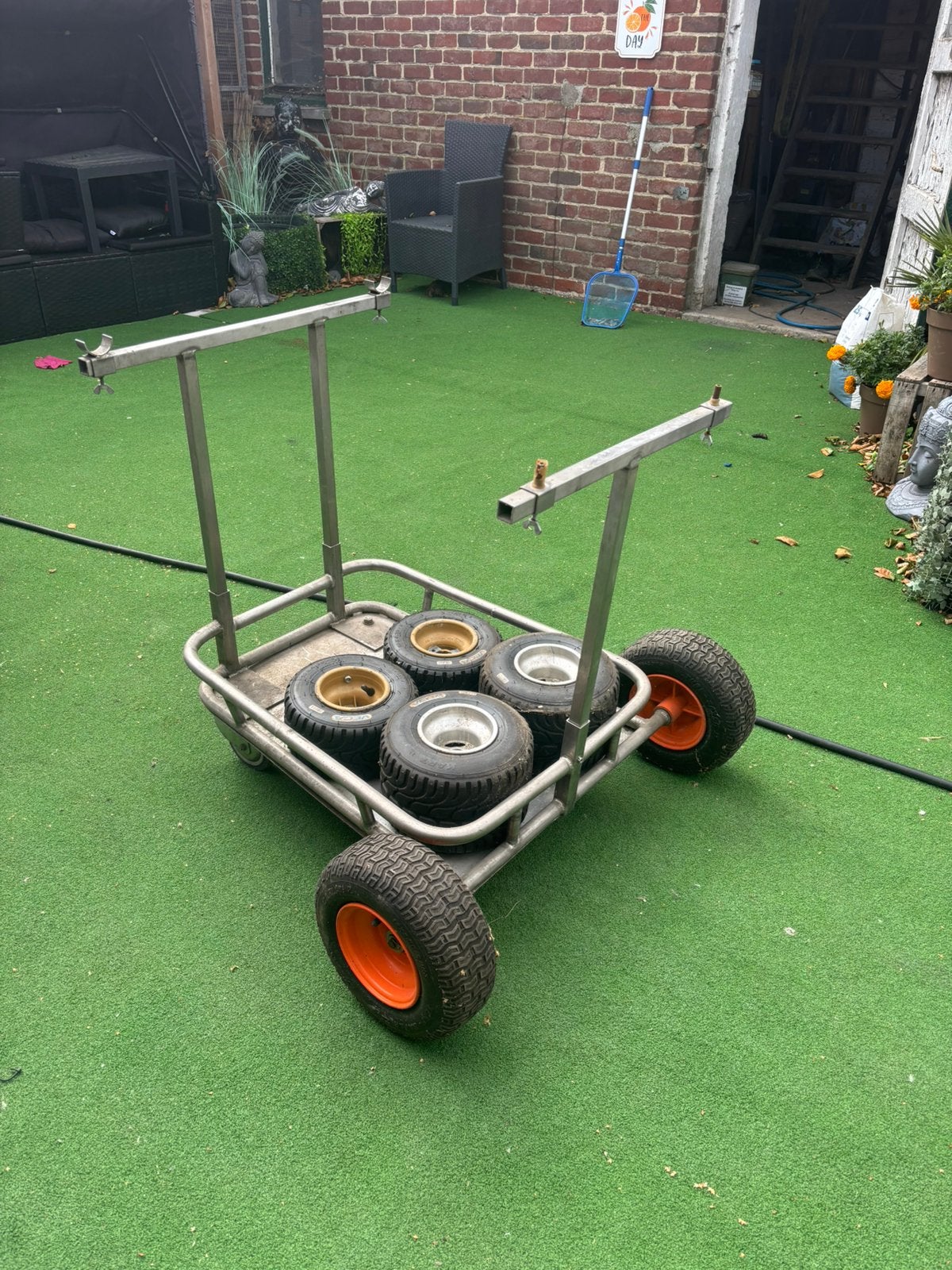 Kar met banden voir kart, Enlèvement, Comme neuf, Kart