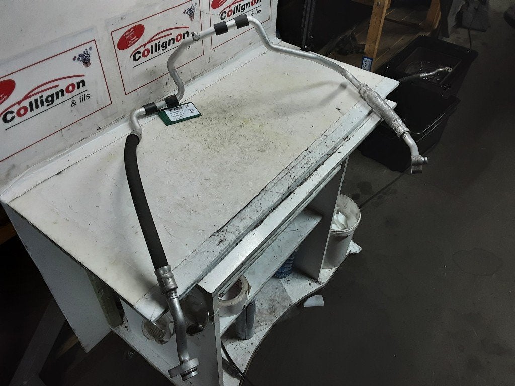 AIRCO LEIDING Audi A3 Sportback (8PA) (01-2004/03-2013), Gebruikt, Mevr. I. Hauben, Audi, Rue de l'Espoir 34 34
4030  GRIVEGNÉE, BE