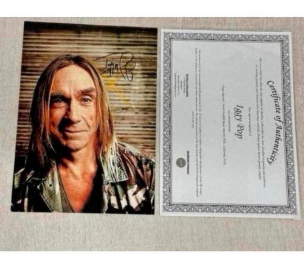 Iggy Pop - Foto gesigneerd Echte handtekening + Certificaat, Verzamelen, Muziek, Artiesten en Beroemdheden, Ophalen of Verzenden