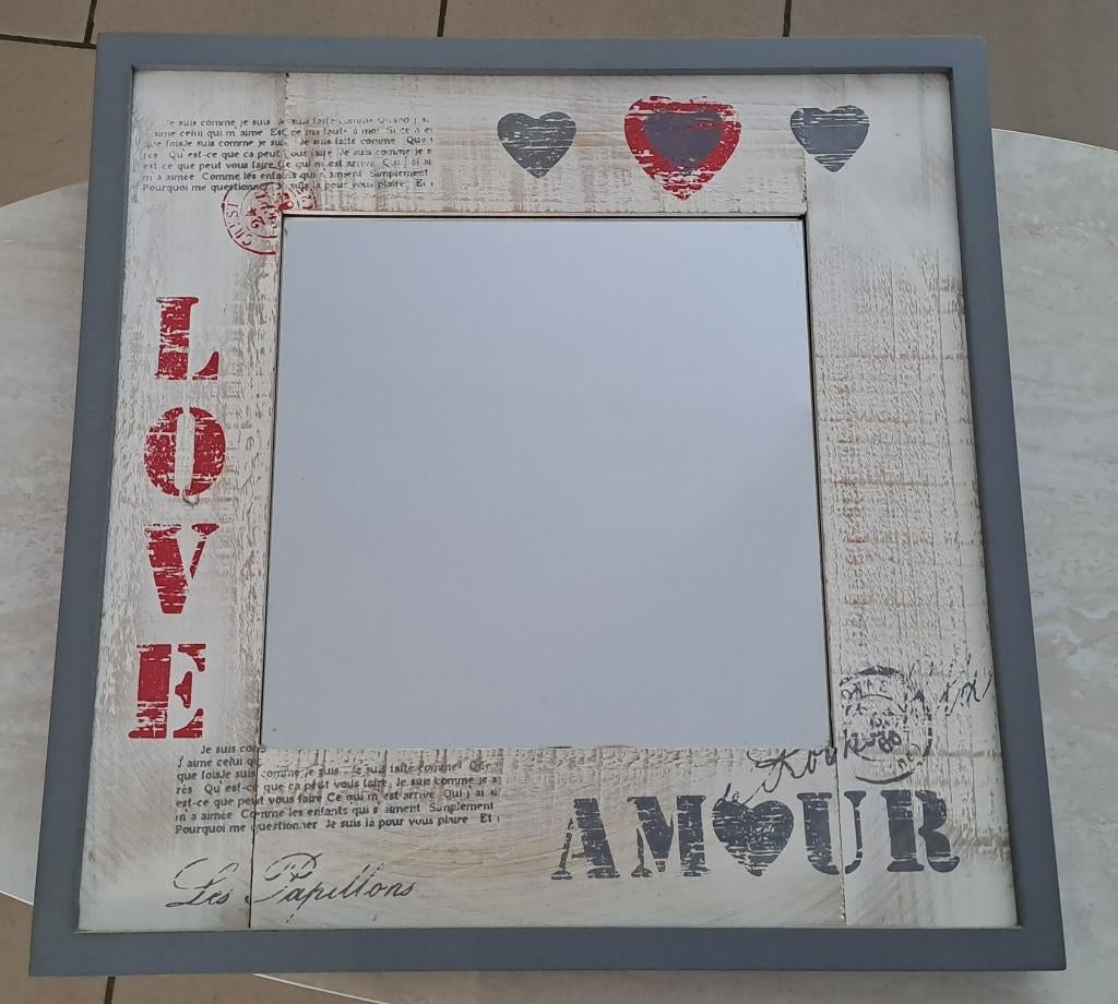 Miroir cadre, Enlèvement