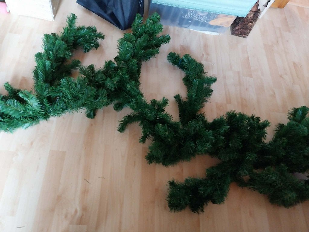 grote lange guirlande kerst op te hangen, Ophalen