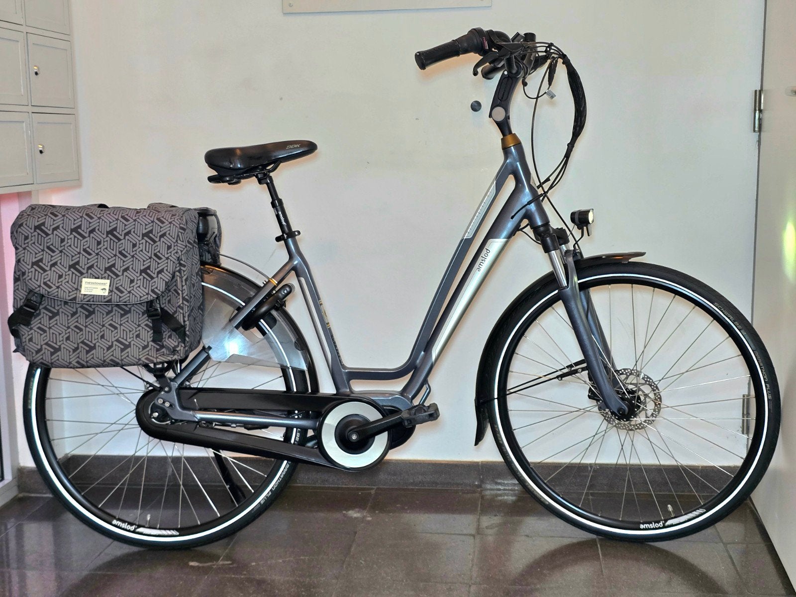 Vélo électrique à moteur central et batterie de 600 Wh, Enlèvement