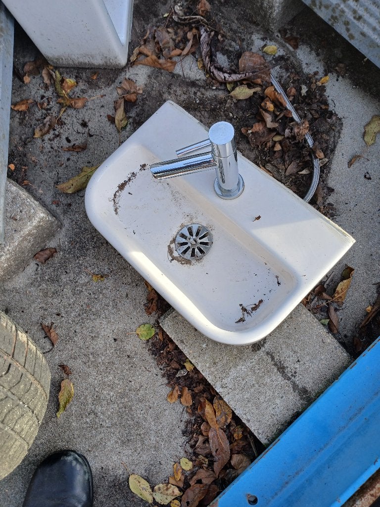 Lavabo/ pompbak, Doe-het-zelf en Bouw, Ophalen, Zo goed als nieuw, Toilet