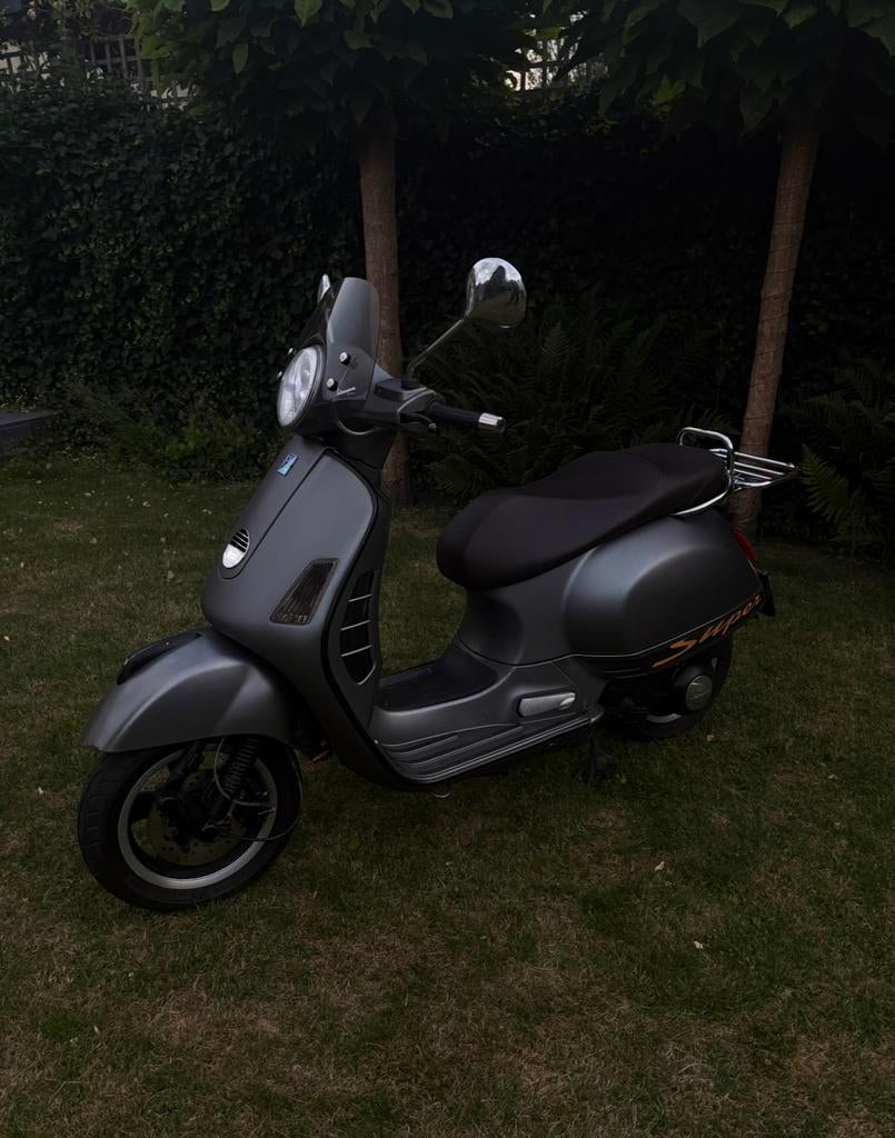 Vespa GTS 125cc, Ophalen, Zo goed als nieuw
