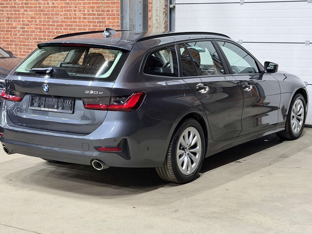 BMW 330 e Plug in Hybride Benzine Automaat Garantie, Auto's, BMW, Automaat, Stof, 4 cilinders, Bedrijf