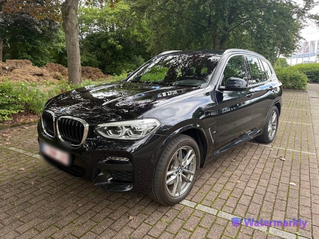 BMW X3 30e - M-Pack - HUD - Pano - Trekhaak - Carbon Black, Automaat, 2000 kg, 2065 kg, Leder en Stof