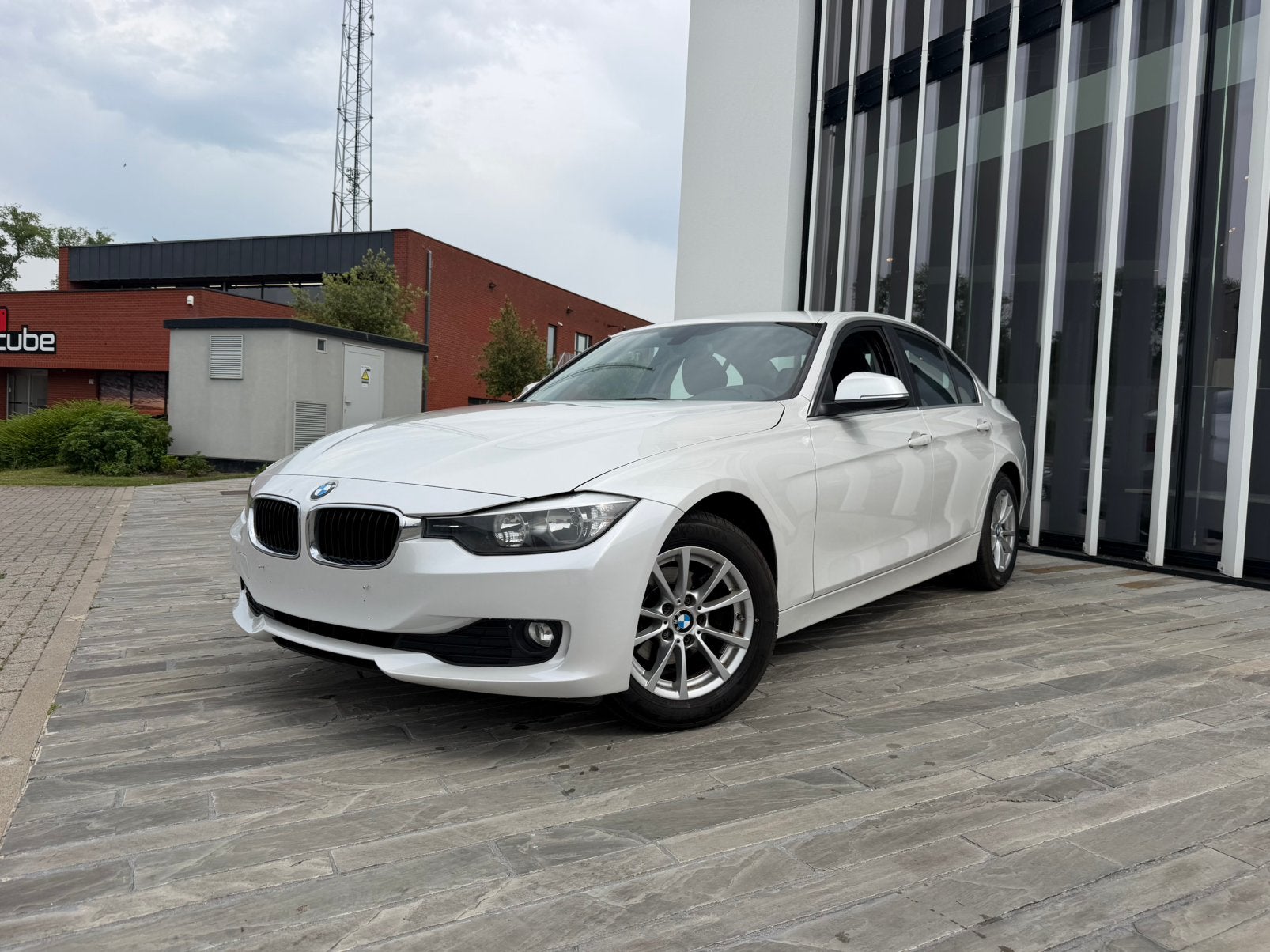 Bmw 316i benzine airco gekeurd garantie 9450€, Auto's, Voorwielaandrijving, 4 deurs, Stof, Zwart