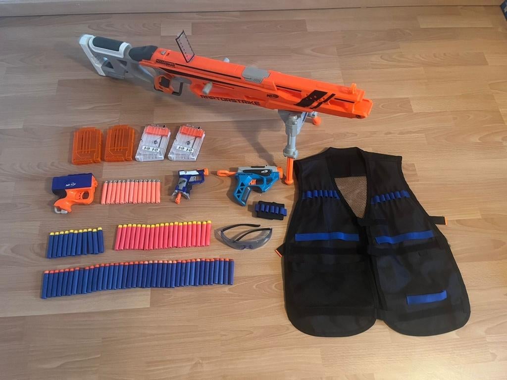 Complete Nerf set - pistolen, magazijnen, darts, vest, bril,, Enfants & Bébés, Jouets | Extérieur | Jeu d'action, Comme neuf, Enlèvement ou Envoi