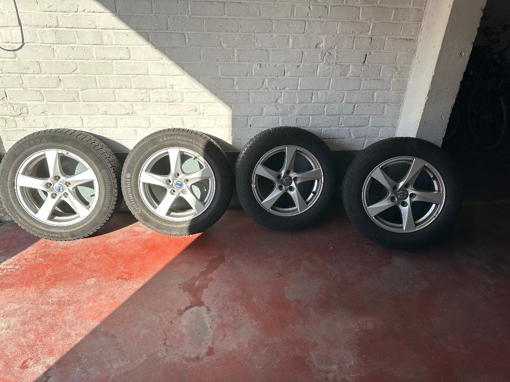Volvo winterbanden 16 inch, Pneus hiver, 16 pouces, Véhicule de tourisme, 205 mm