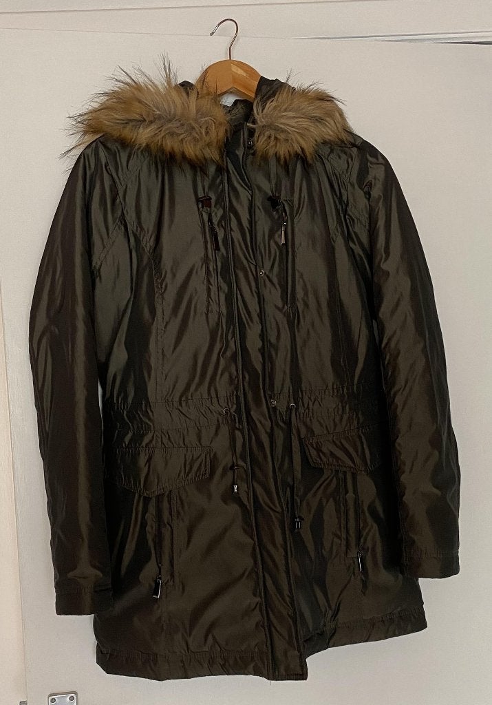 Veste hiver femme avec capuche T38/40 – couleur marron, Taille 38/40 (M), Brun, Enlèvement, Porté