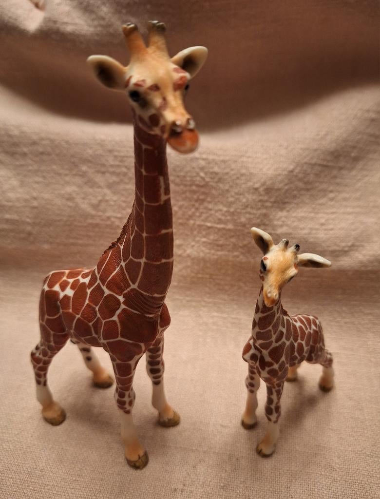 Schleich Giraffen (een volwassen giraf en een kalf, Ophalen of Verzenden, Zo goed als nieuw, Wild dier, Beeldje of Figuurtje