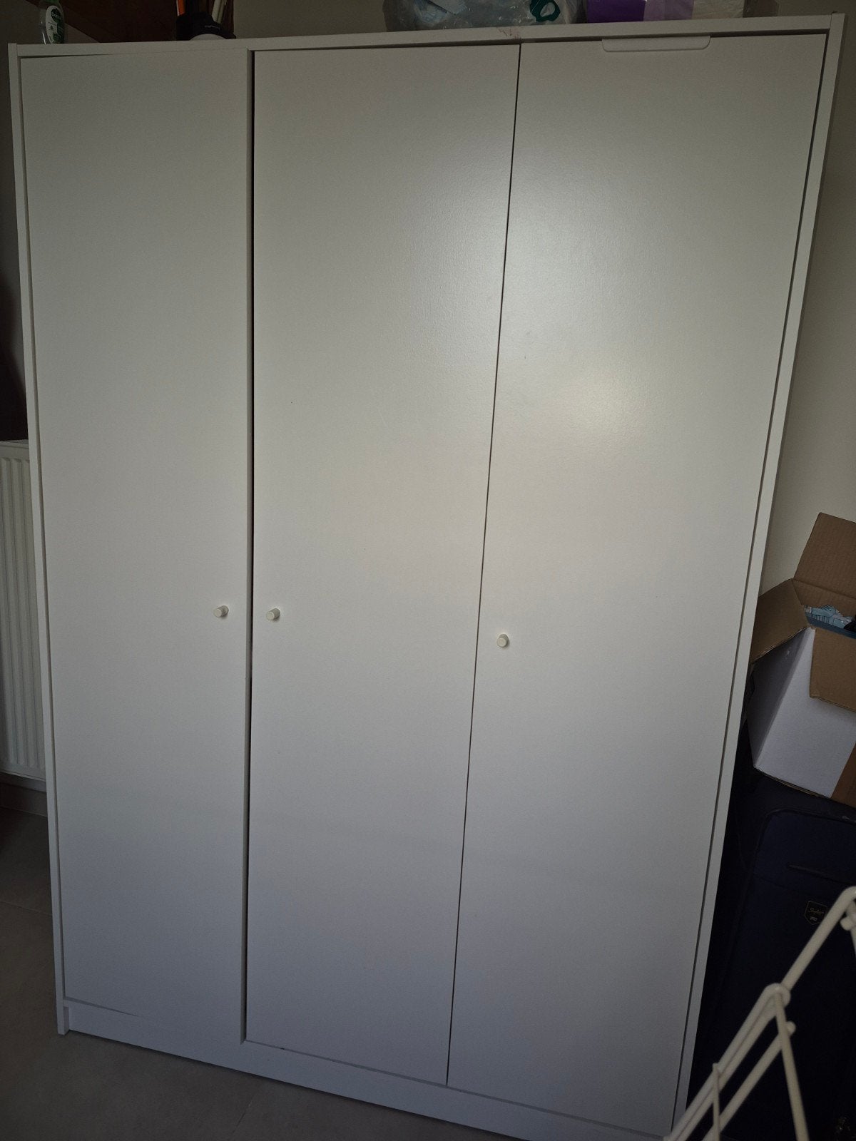 Armoire IKEA KLEPPSTAD (3 portes) + 2 étagères supplémentair, Enlèvement, Utilisé