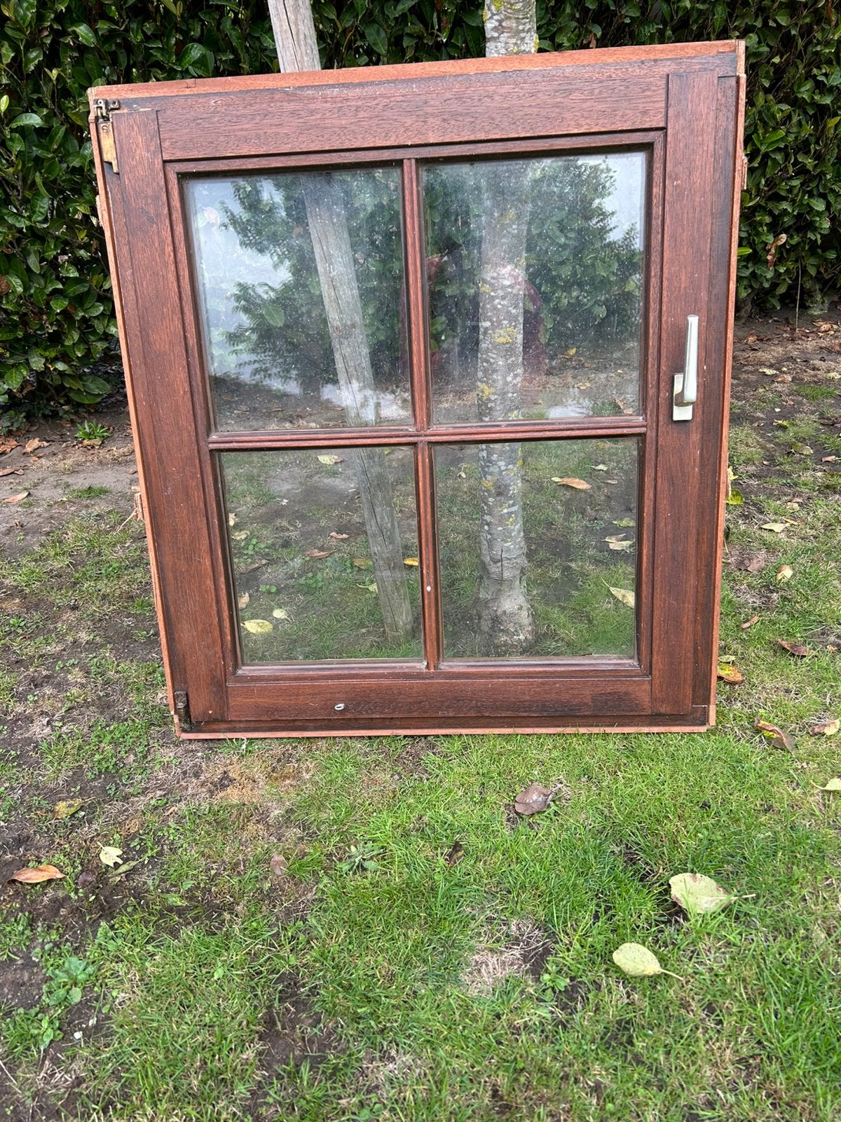 Raam breedte 90cm hoogte 1m kan volledig open en op kip, Ophalen, Zo goed als nieuw