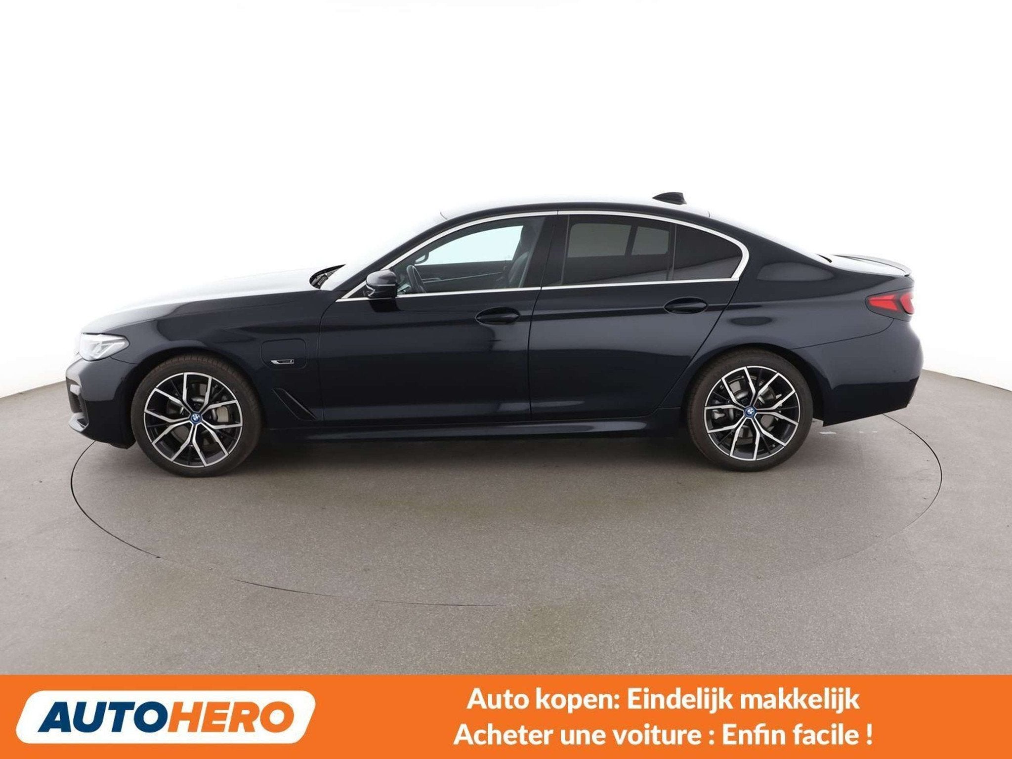 BMW 5 Serie 530 530e xDrive M Sport (bj 2022, automaat), Auto's, BMW, Automaat, Zwart, Leder, Vierwielaandrijving