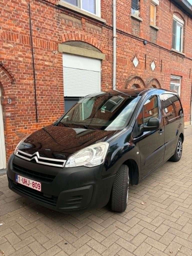 Citroën Berlingo 67.788 km Benzine, Auto's, Bestelwagens en Lichte vracht, Particulier, Achteruitrijcamera, Airconditioning, Apple Carplay