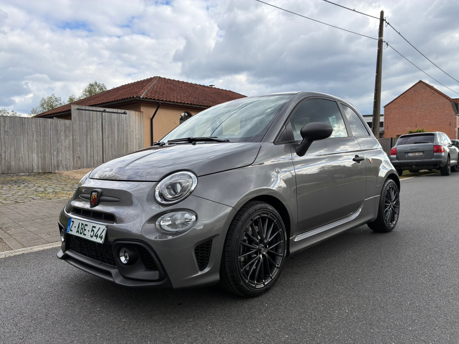 Fiat 500 abarth 595 * 2500 km * 2024*, Auto's, Abarth, Handgeschakeld, 1368 cc, 121 kW, Zilver of Grijs