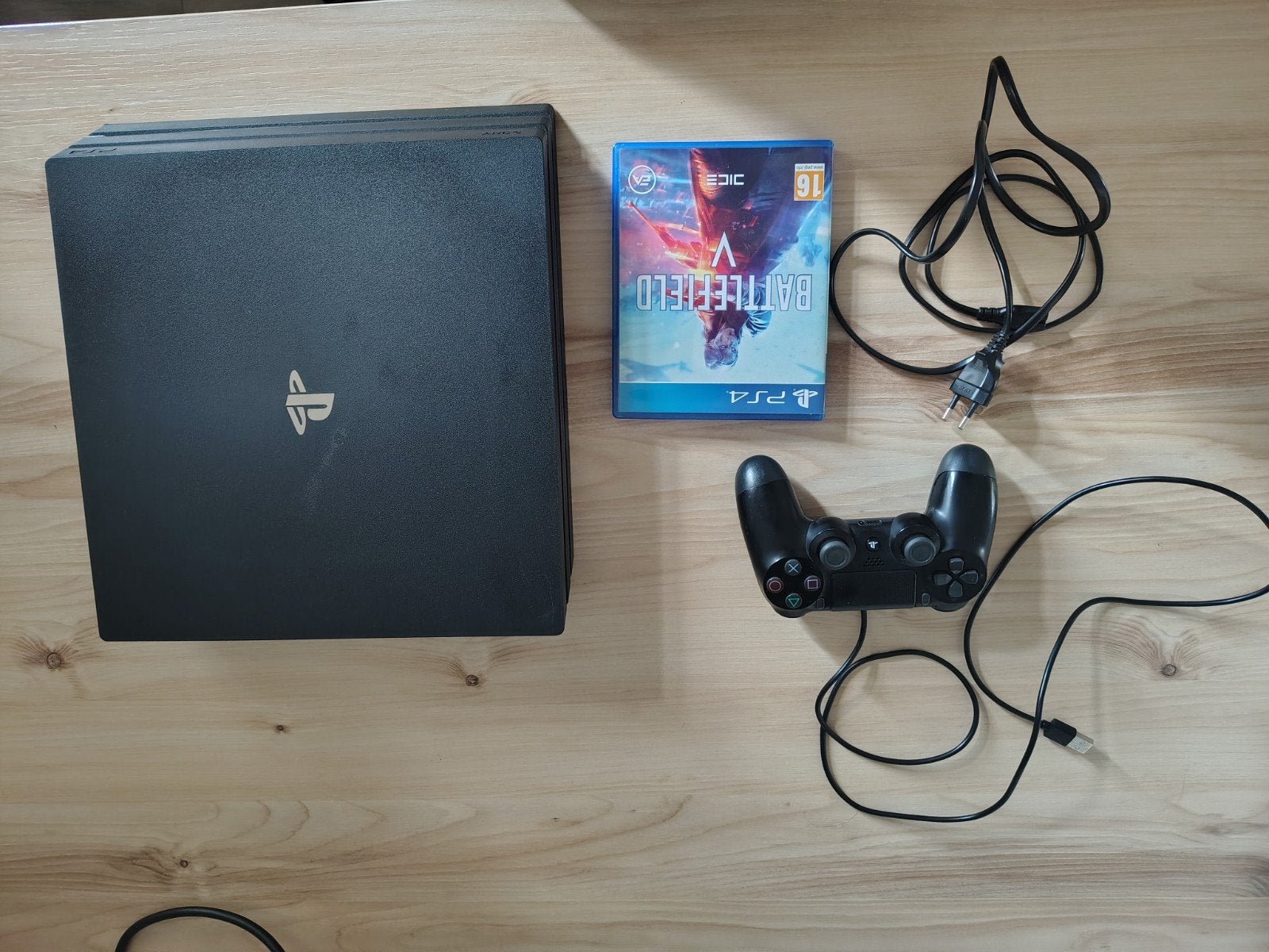 Playstation 4 console + 1 kasje + Battlefield V, Avec 1 manette, Enlèvement, Utilisé, 1 TB