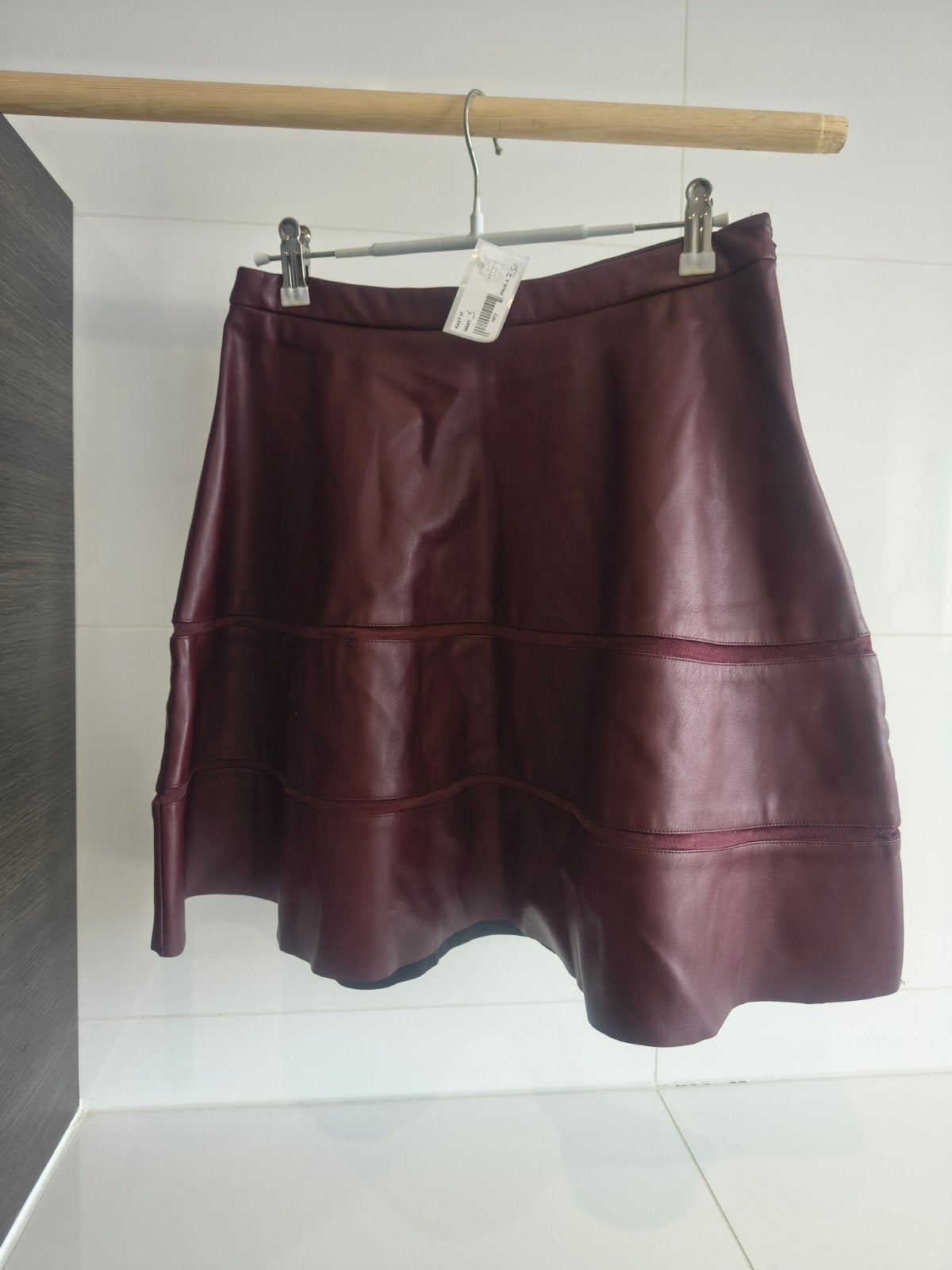 allerlei kleren, alles aan 2 euro per stuk.

Maat S (36)

Je, Kleding | Dames, Rokken, Ophalen, Maat 36 (S)