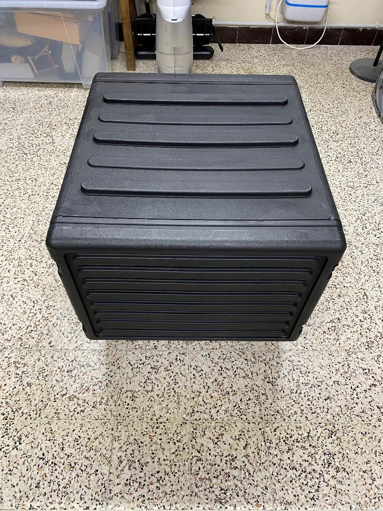 Rack SKB 8U Roto + plateau à roulettes SKB 1SKB-RCB, Musique & Instruments, Enlèvement ou Envoi, Comme neuf, Flight case