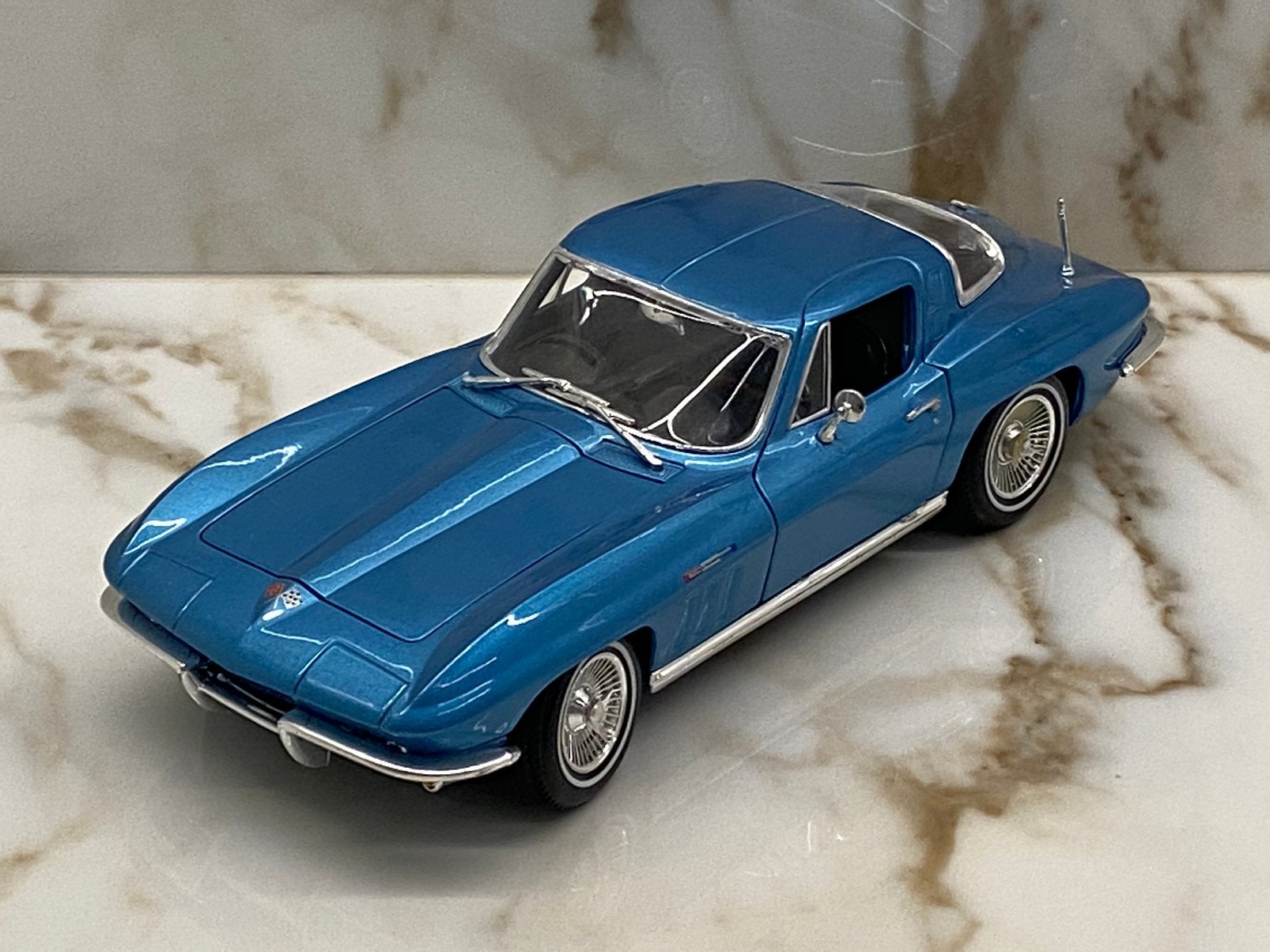 Chevrolet Corvette - 1965 - 1:18, Enlèvement ou Envoi, Comme neuf, Voiture