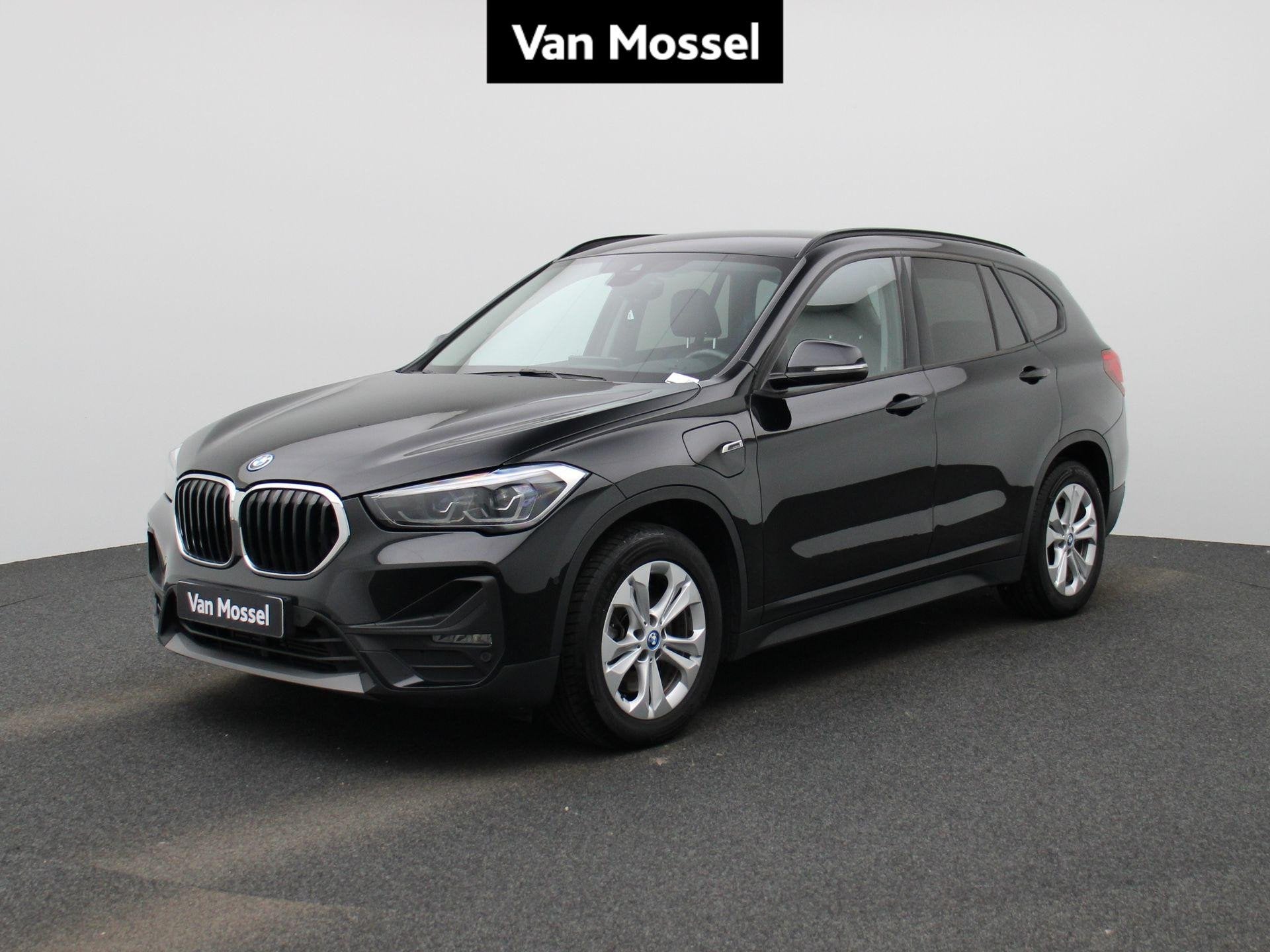 BMW X1 xDrive25e (162 kW) LED | Leder | Zetelverwarming | HU, Auto's, Stof, Gebruikt, 1820 kg, Zwart