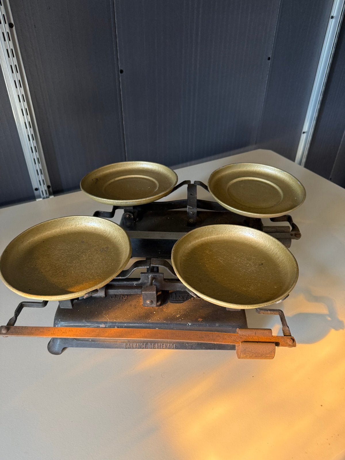 Twee oude antieke weegschalen 5kg, Ophalen