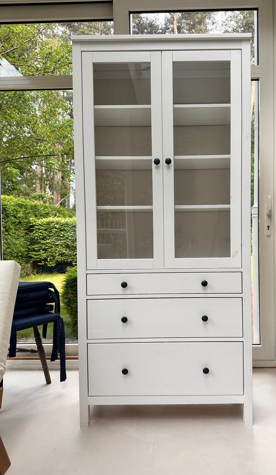 Ikea vitrinekast Hemnes, Huis en Inrichting, Kasten | Buffetkasten, Ophalen, Gebruikt, Met deur(en), 50 tot 100 cm