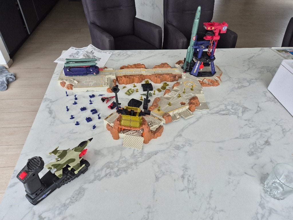 Micro Machines Laser Attack Airstrip, Collections, Enlèvement ou Envoi, Utilisé