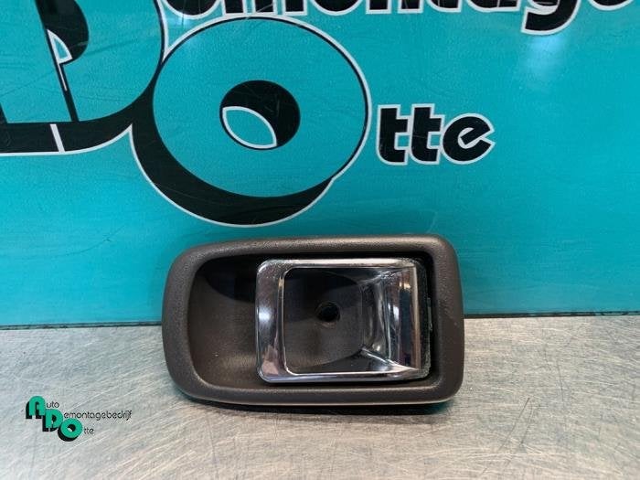 Poignée portière 4portes arrière droite d'un Daihatsu Sir, Daihatsu, -, 3 mois de garantie, Utilisé
