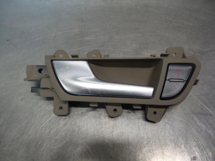 Poignée portière 4portes avant gauche d'un Audi A4 (A4 04-, -, Utilisé, -, -