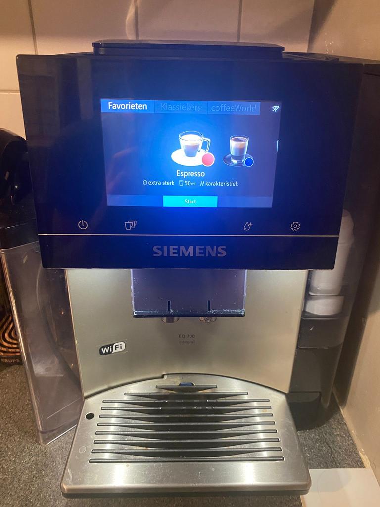 Siemens Volautomatische Espressomachine EQ700 TQ713R03, Elektronische apparatuur, Koffiezetapparaten, Ophalen, Zo goed als nieuw