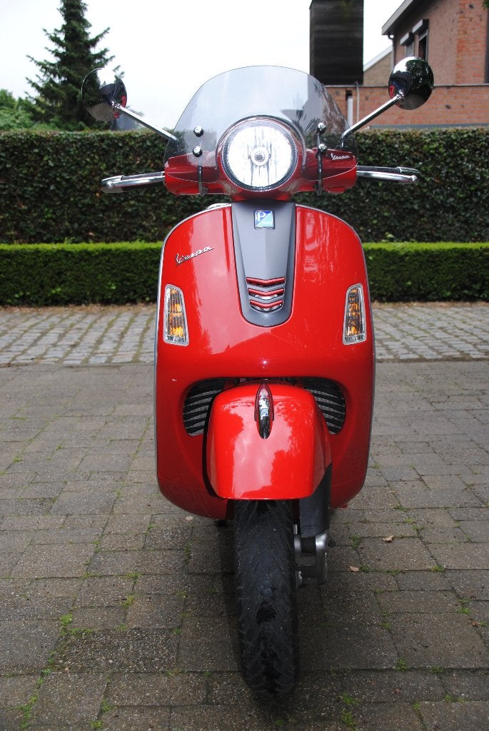 Vespa GTS Super sport 125cc in Vesparood, Fietsen en Brommers, Scooters | Vespa, Ophalen, Gebruikt, Vespa S, 125 cc
