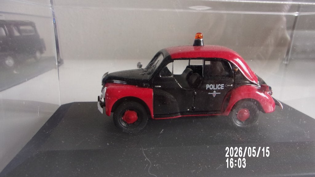 RENAULT 4CV POLICE MONACO.IXO 1/43 COMME NEW,VITRINE, Enlèvement ou Envoi, Comme neuf, Voiture, Autres marques