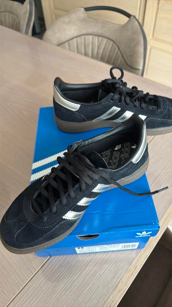 Adidas Handball Spezial "Core Black Silver Metallic / Gum"., Enlèvement ou Envoi, Comme neuf